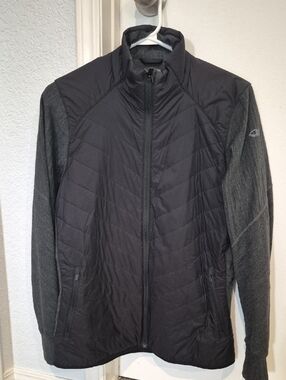 Icebreaker Women's Hybrid Quilted Jacket in Charcoal Gray